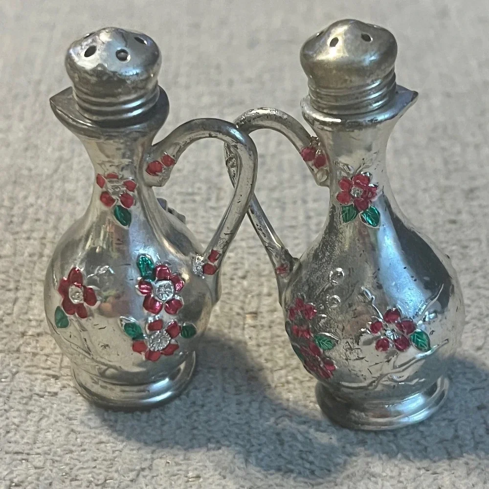 Vintage Renfro Valley Kentucky Souvenir Salt and Pepper Shakers Floral Metal Set